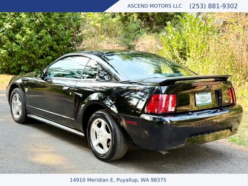 Used 2004 Ford Mustang Coupe RWD image 3