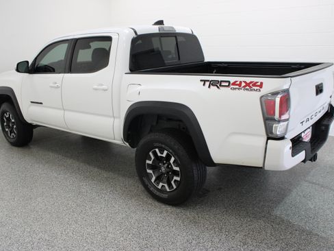 Used 2020 Toyota Tacoma TRD Off-Road w/ Technology Package AWD/4WD image 9