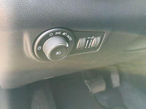 Used 2026 Jeep Compass Latitude AWD/4WD image 18