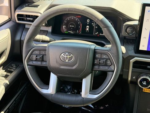 Used 2025 Toyota Tacoma Limited AWD/4WD image 21