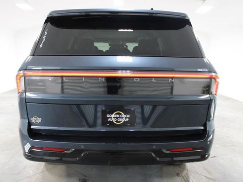 New 2026 Lincoln Navigator Reserve image 7
