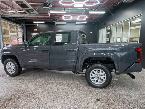 Certified 2025 Toyota Tacoma SR5 image 3