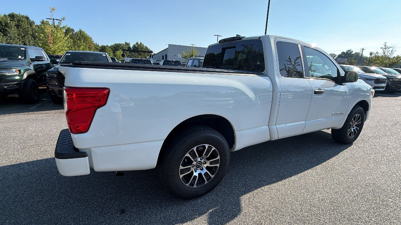 Used 2024 Nissan Titan SV AWD/4WD image 8