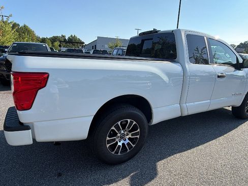 Used 2024 Nissan Titan SV AWD/4WD image 8
