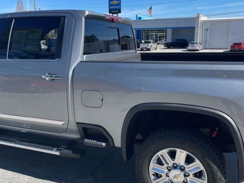 Used 2025 Chevrolet Silverado 2500 High Country w/ Technology Package image 7