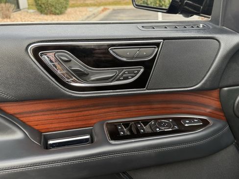 Used 2024 Lincoln Navigator Reserve image 9