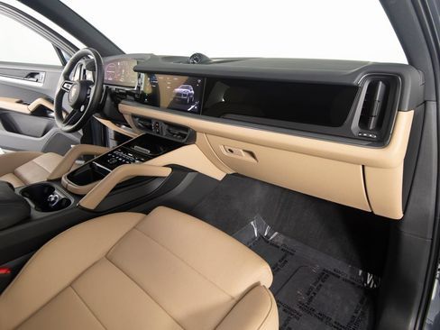 Certified 2026 Porsche Cayenne E-Hybrid AWD/4WD image 24
