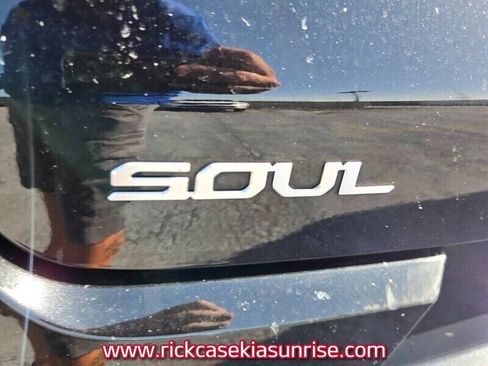 Used 2023 Kia Soul S FWD image 9