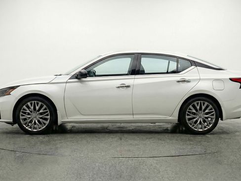 Used 2025 Nissan Altima 2.5 SV image 5