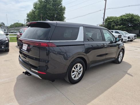 Used 2023 Kia Carnival LX FWD image 6
