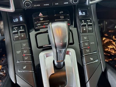 Used 2017 Porsche Cayenne Platinum Edition image 15