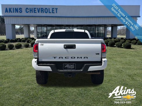 Used 2020 Toyota Tacoma TRD Sport w/ Technology Package AWD/4WD image 3