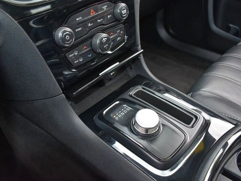 Used 2018 Chrysler 300 S w/ 300S Premium Group RWD image 19