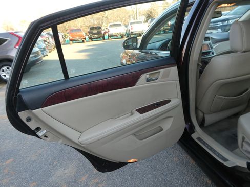 Used 2011 Toyota Avalon Limited image 31