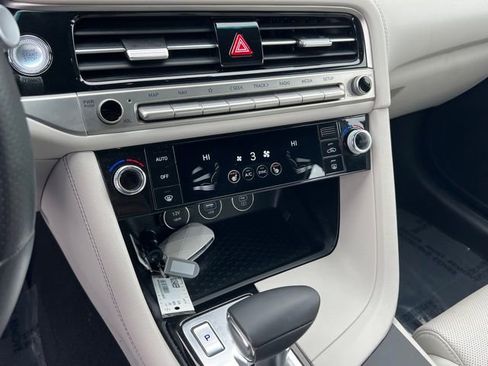 Used 2025 Genesis G70 2.5T image 20