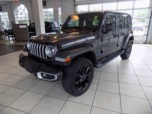 Certified 2025 Jeep Wrangler Unlimited Sahara AWD/4WD image 3