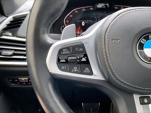 Used 2022 BMW X7 xDrive40i w/ M Sport Package image 24