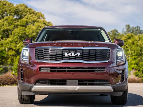 Used 2022 Kia Telluride LX AWD/4WD image 2