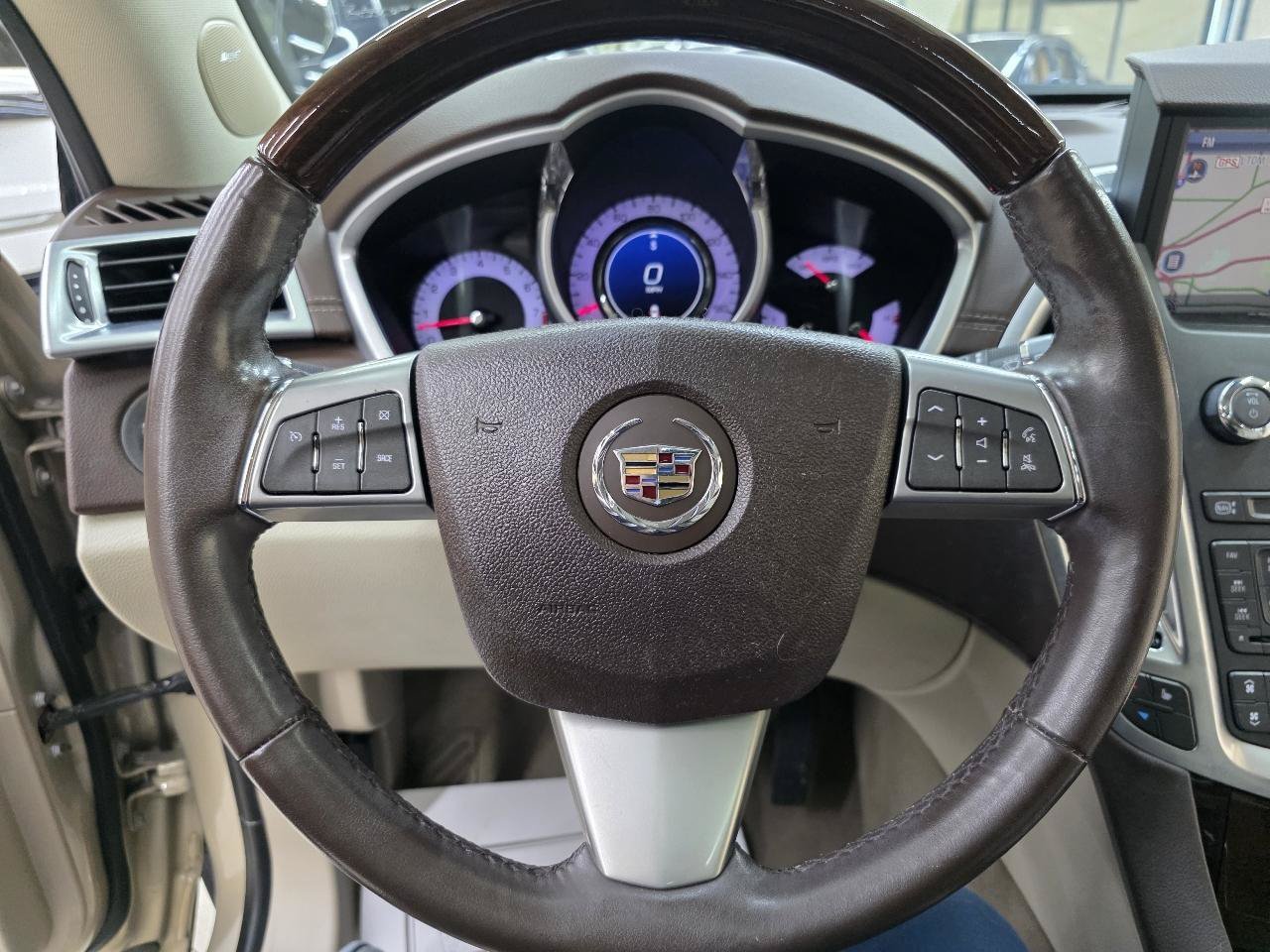 Used 2011 Cadillac SRX Luxury FWD image 29