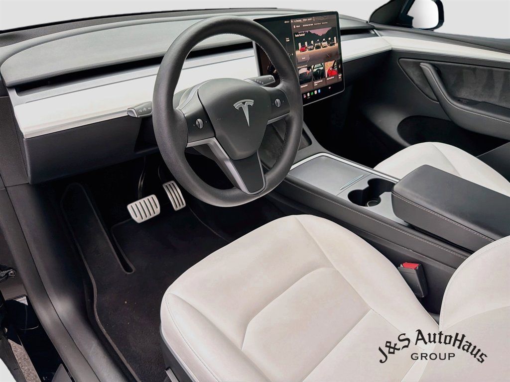 Used 2023 Tesla Model Y Performance AWD/4WD image 9
