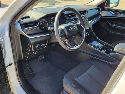 Used 2023 Jeep Grand Cherokee Laredo w/ Luxury Tech Group I image 6