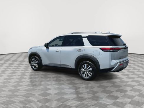 Used 2025 Nissan Pathfinder SL FWD image 6