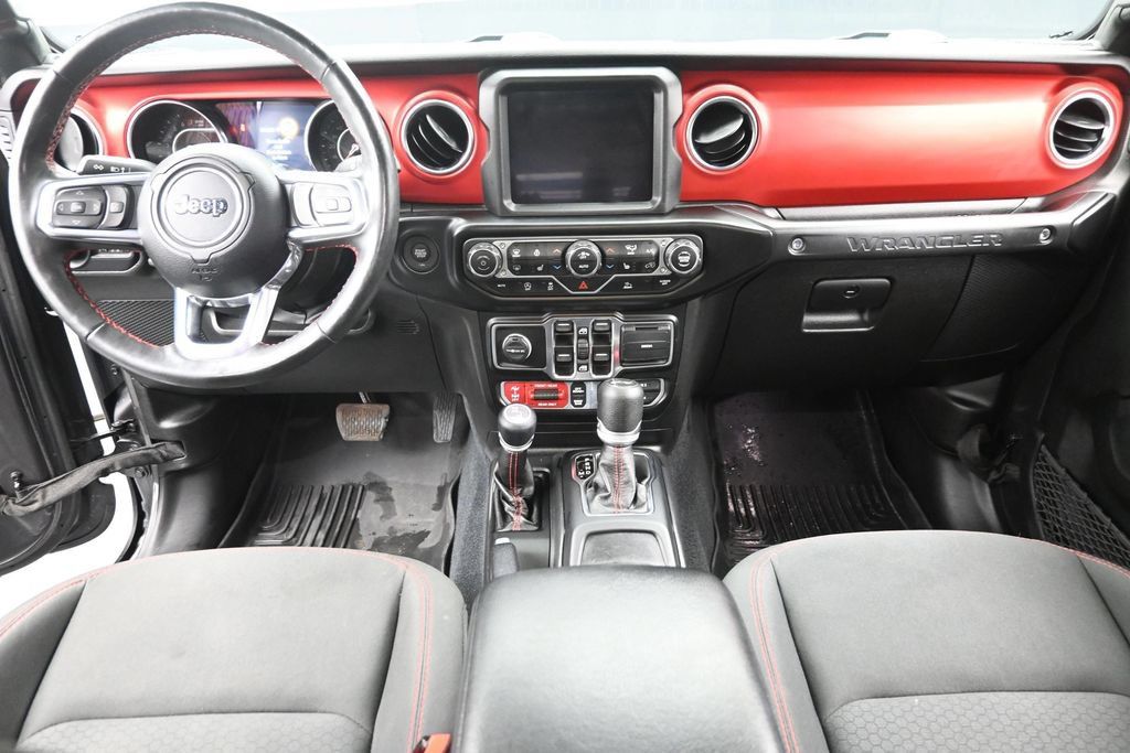 Used 2022 Jeep Wrangler Unlimited Rubicon w/ Cold Weather Group AWD/4WD image 15