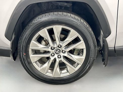 Used 2022 Toyota RAV4 XLE Premium FWD image 28