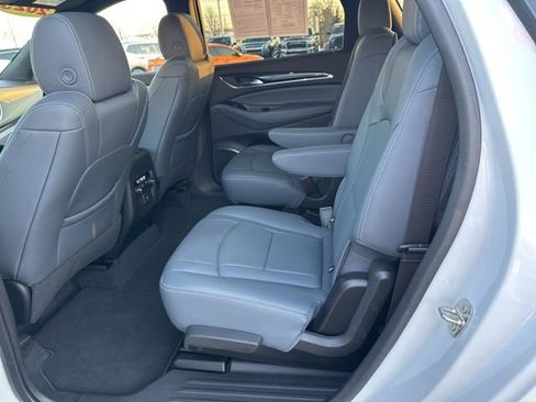 Used 2023 Buick Enclave Essence image 18