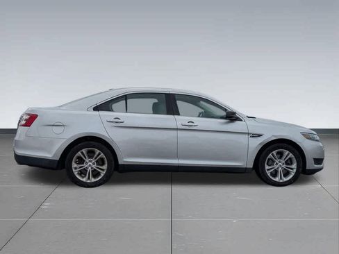 Used 2017 Ford Taurus SE FWD image 7