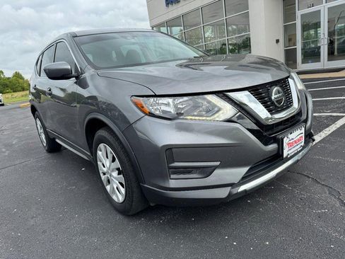 Used 2019 Nissan Rogue S FWD image 2