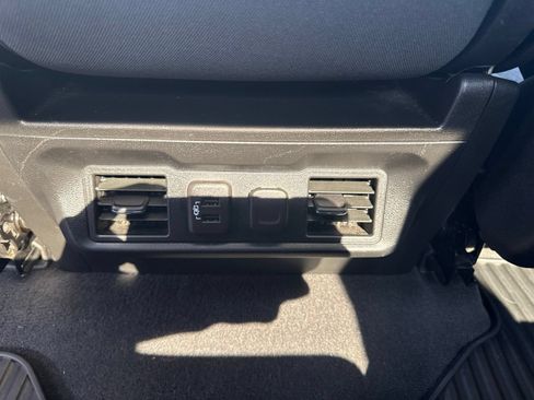 Used 2021 Chevrolet Silverado 1500 LT AWD/4WD image 19