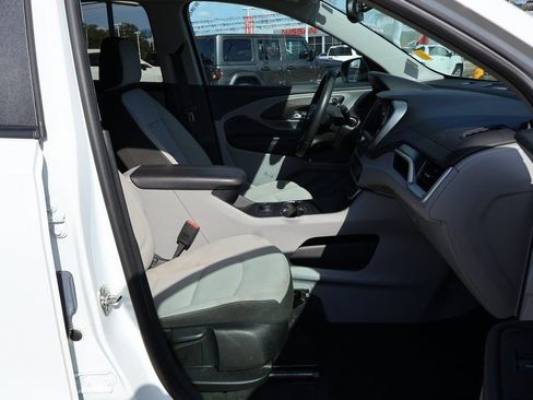 Used 2024 GMC Terrain SLE image 8