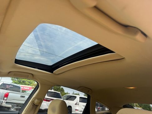 Used 2012 Honda Crosstour EX image 11