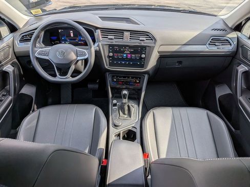 Used 2022 Volkswagen Tiguan SE image 19