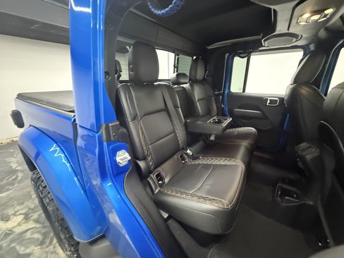 Used 2023 Jeep Gladiator High Altitude AWD/4WD image 24