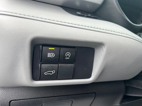 Used 2023 Toyota Highlander LE AWD/4WD image 20