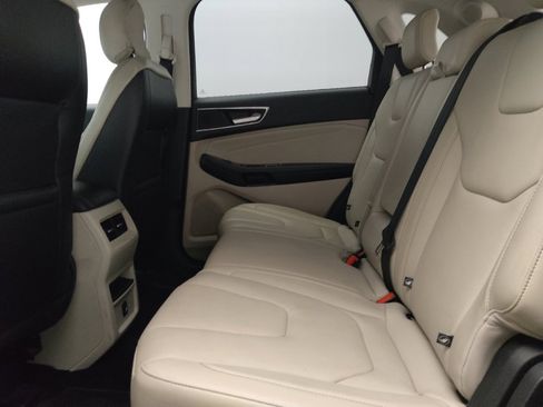 Used 2018 Ford Edge Titanium FWD image 18