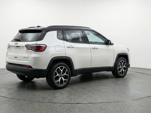Used 2025 Jeep Compass Limited AWD/4WD image 9