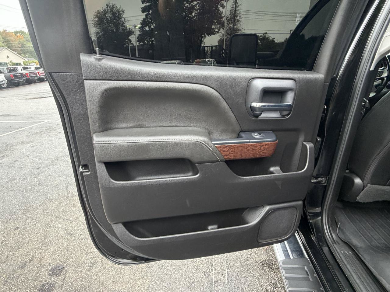 Used 2019 GMC Sierra 2500 SLT w/ Duramax Plus Package AWD/4WD image 45