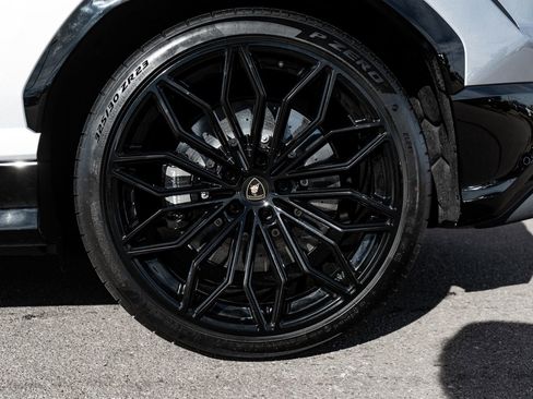 Used 2025 Lamborghini Urus SE image 7