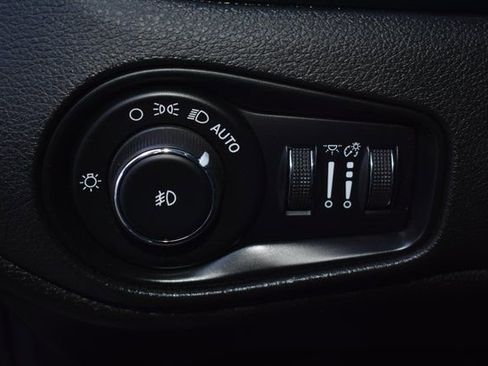 Used 2017 Jeep Renegade Limited image 15