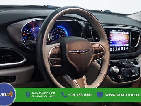 Used 2017 Chrysler Pacifica Limited w/ Advanced Safetytec Group FWD image 20