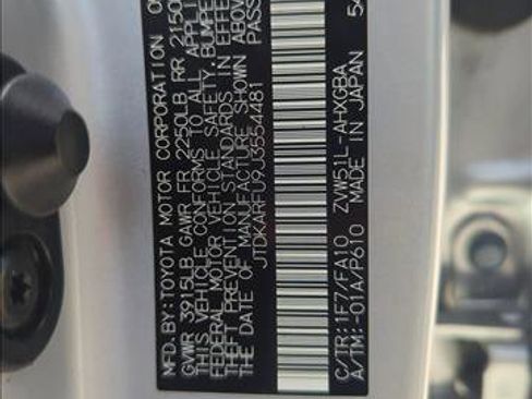 Certified 2018 Toyota Prius Three FWD image 28