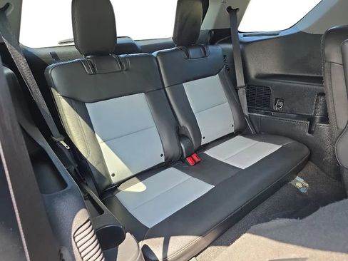 Used 2022 Ford Explorer XLT w/ Equipment Group 202A AWD/4WD image 17