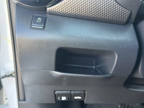 Used 2018 Nissan Kicks SV FWD image 21