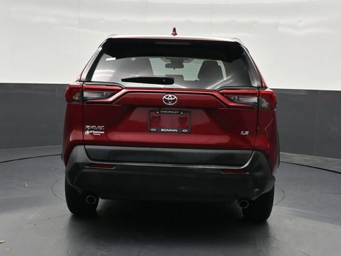 Used 2022 Toyota RAV4 LE FWD image 4