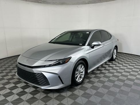 Used 2025 Toyota Camry LE FWD image 7
