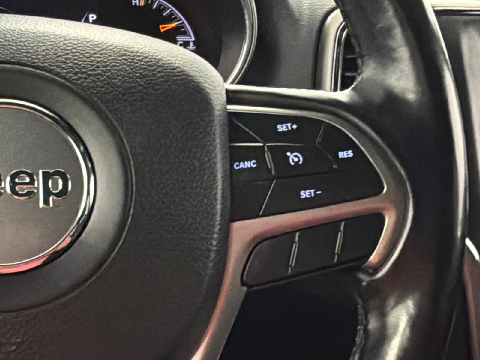 Used 2021 Jeep Grand Cherokee Laredo AWD/4WD image 17