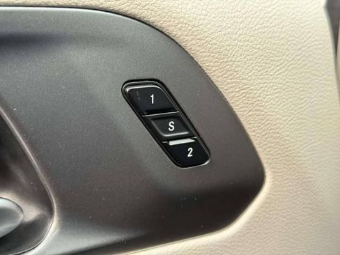 Used 2024 Chrysler Pacifica Touring-L FWD image 20